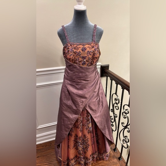 Dress - Picture 3 of 3